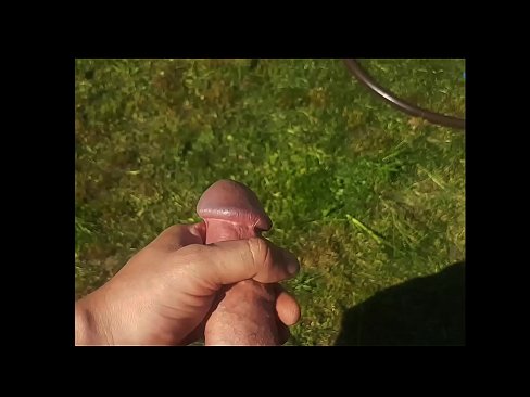 ❤️ Hot Hottie bekommt ihre rosa Pussy gefickt und spritzt in einem Sommergarten ab ❤️❌ Quality sex bei uns ❌️❤