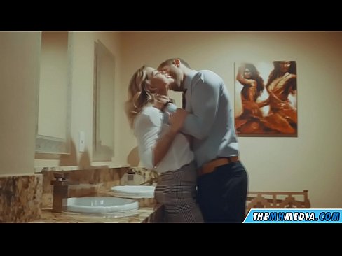 ❤️ Wenn eine vollbusige Blondine dich in einer öffentlichen Toilette verführt ❤️❌ Quality sex bei uns ❌️❤